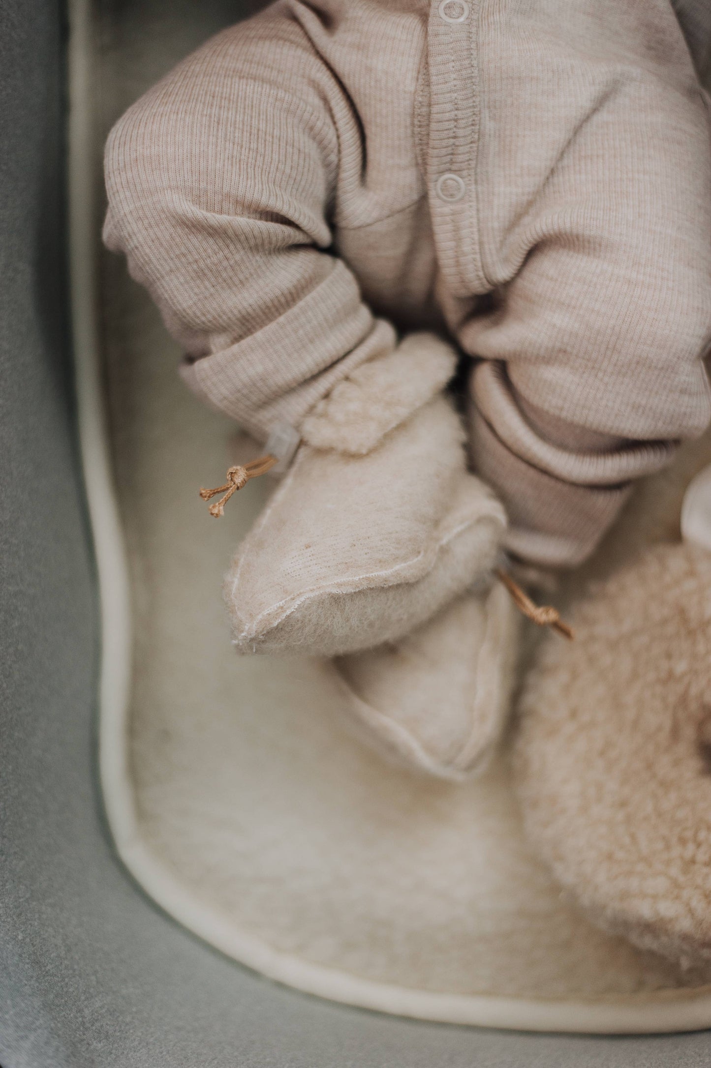 Underlag til barnevogn i 100% børstet merinould 35x75 cm